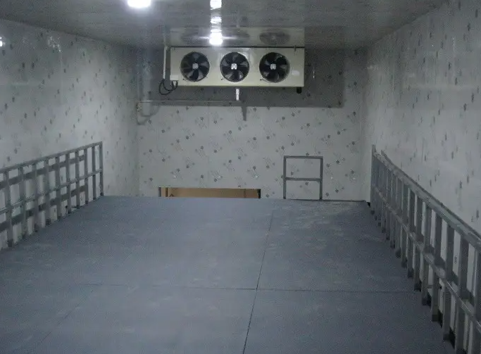 不小心反鎖關在冷庫里該如何自救呢 不小心反鎖關在冷庫里該如何自救呢