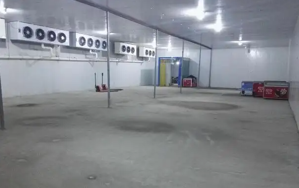 不小心反鎖關在冷庫里該如何自救呢 不小心反鎖關在冷庫里該如何自救呢